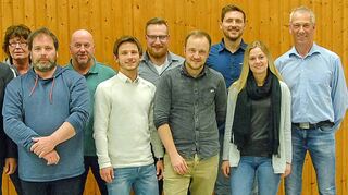 Der neu formierte Vorstand des SV Elpersheim mit Anne Körner, Erich Balles und Tim Bender als neue Vorstandsmitglieder. Es fehlt Wilfried Fischer.