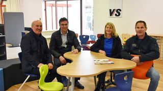 Die VS Vereinte Spezialmöbelfabriken bieten in Werbach in den Räumlichkeiten der ehemaligen Firma Ascher ab sofort einen Werksverkauf an. Unser Bild zeigt (von links) Wolfgang Ascher, Klaus Vollhardt (Geschäftsleiter Produktion VS), Brigitte Ascher und Wolfgang Hönig, der künftig die Niederlassung in Werbach leitet.