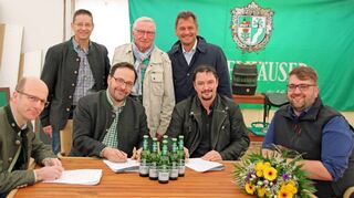 Mit der Distelhäuser Brauerei hat der „Löwen Garten“ in Bestenheid einen neuen Besitzer und mit Richard Wagner und Mirko Hopf neue Pächter. Am Mittwoch wurden die Verträge unterzeichnet.