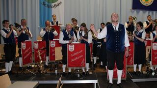Viel Beifall gab es beim Osterkonzert für die „Schloßauer Musikanten“ unter Stabführung von Uwe Prokisch.