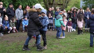 Am Samstag wurde direkt in der Einrichtung gefeiert. Die Kinder zeigten dabei Spiele aus sechs Jahrzehnten.