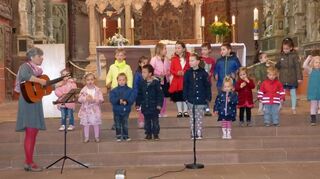 Am Sonntag in der Kirche: „Einfach Spitze, dass du da bist“ sangen die Kinder.