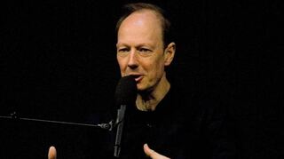 Martin Sonneborn gab in Frankfurt einen satirischen Einblick in das Innerste des EU-Parlaments.