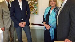 Beeindruckt von der Werkschau der Künstlerin Jeanne Mammen im Schlösschen (von links): Heiko Albrecht, OB Markus Herera Torrez, Dr. Martina Weinland und Dr. Jörg Paczkowski.