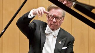 Der renommierte Pianist Hans-Dieter Bauer gastiert am Donnerstag, 6. Juni, in der Wandelhalle. Er spielt Werke von Chopin, Schubert, Mozart, Rachmaninow, Grieg, Niemann und Schumann.