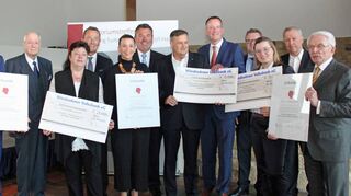 Die Stiftung Tumorforschung Kopf-Hals hat Forscher an deutschen Uni-Kliniken für herausragende wissenschaftliche Projekte von bundesweiter Bedeutung gefördert, darunter auch der gebürtige Dunzendorfer Dr. Steffen Fuchs (links).