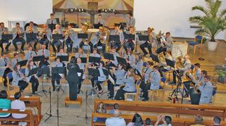 Die Feuerwehr- und Stadtkapelle Adelsheim präsentierte unter der Leitung von Isabel González Villar beim Kirchenkonzert auf beeindruckende Art und Weise sinfonische Blasmusik.