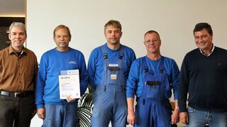 Für langjährige Zugehörigkeitsjubiläen wurden von Geschäftsführer Thomas Lurz (links) ausgezeichnet (von links): Walter Weiß (40 Jahre), Andreas Scheidel (20 Jahre) sowie Werner Löber und Dieter Deppisch (beide 30 Jahre). Nicht auf dem Bild ist Friedrich Fug (40 Jahre).