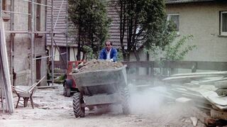 Auch im Außenbereich wurde Mitte der 1990er Jahre in ehrenamtlicher Arbeit tatkräftig mit angepackt.