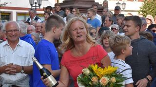 Klarer Sieg für Anette Schmidt: Die 53-jährige wird ab 1. September als erste Frau Bürgermeisterin der Kreisstadt Tauberbischofsheim.