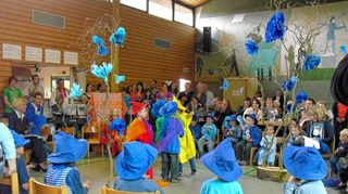 <p>Beim Kindergartenfest in Niklashausen führten die Kinder das Musical "Im Blauland" auf.</p>