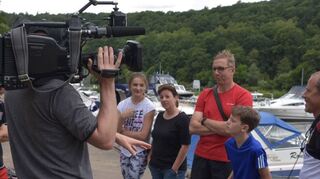 Familie Bäuerle auf ihrer Sommerreise durch das Liebliche Taubertal, immer begleitet von einem Fernsehteam des SWR.