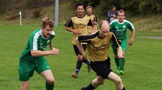 Nicht aufhalten ließ sich die SpG Reicholzheim/Dörlesberg II vom FC Külsheim II (in Grün): Am Ende stand es 7:0.
