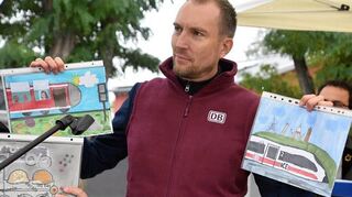 Rund 200 Bilder waren gemalt worden, um die Wette zu gewinnen. Jetzt werden die fünf schönsten ausgesucht und dienen als Motiv für die Fahrkarten.