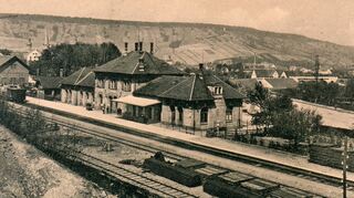 Das Bild zeigt den Bahnhof Weikersheim im Jahr 1915.