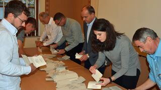 Kurz nach 18.30 Uhr war die Auszählung der Stimmen beendet. Die Wahlbeteiligung lag bei 70,0 Prozent.