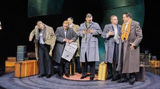 Mit Frack, Fliege und Ohrwürmern zum Erfolg: Die Comedian Harmonists schaffen endgültig den Durchbruch.