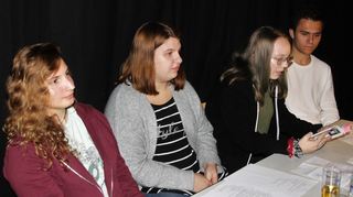 „Watched – Grenzen der Besessenheit“ lautet der Titel eines von Schülern des Martin-Schleyer-Gymnasiums Lauda-Königshofen verfassten Kriminalromans, der in Bad Mergentheim bei einer Lesung im Jugendhaus Marabu vorgestellt wurde.