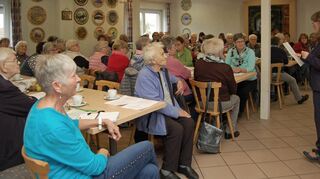 Auf großes Interesse stieß die Herbstveranstaltung der Katholischen Landfrauenbewegung in Rütschdorf zum Thema „Essen gegen das Vergessen“ mit Referentin Annette Braun.