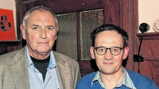 Mobilfunk-Kritiker in Gammesfeld: Jürgen Gräser (links) und Klaus Weber.