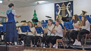 Zahlreiche Besucher lockte das Weihnachtskonzert des Musikvereins Höpfingen in die Obst- und Festhalle. Das Bild zeigt die Jugendkapelle in Aktion.