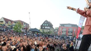 „Summertime am Main“ mit Álvaro Soler hieß es Ende Mai für rund 10 000 Besucher beim Open-Air-Konzert, nachdem Kreuzwertheim den Titel „coolste Gemeinde Mainfrankens“ gewonnen hatte.