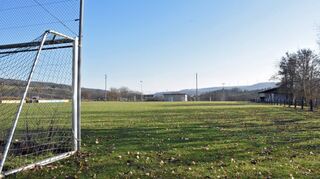 Der Sportplatz Urphar/Lindelbach bekommt eine Flutlichtanlage, damit auch im Winter hier trainiert und gespielt werden kann.