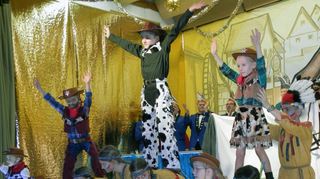 Die Kindergarde fragte mit viel Tempo und Einsatz: „Wie werde ich Cowboy?“