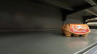 Grundnahrungsmittel waren am Wochenende in den Supermärkten der Region stark nachgefragt. Mancherorts standen Kunden vor leeren Regalen.