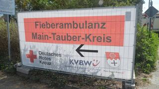 Die neue Fieberambulanz befindet sich in der ehemaligen Tagesklinik beim Bahnübergang beziehungsweis gegenüber dem Aktiv-Center.