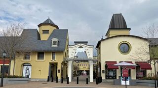 Bald geöffnet oder doch nicht? Das Outlet-Center Wertheim Village.