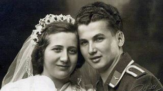 Richard Bürkert, Jahrgang 1919, war seit 1939 Soldat. Er heiratete 1944 und hoffte am 8. Mai 1945, seine Frau bald wiederzusehen. Er kam aber erst vier Jahre später aus russischer Kriegsgefangenschaft zurück.