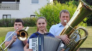 Die Familie Trunk hat sich mit Tuba, Posaune und Akkordeon an dem Konzert beteiligt. Musikalisch wollte man den Mitbürgern etwas Abwechslung bieten.