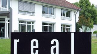 66 Mitarbeiter werden während des Insolvenzverfahrens bei Real Innenausbau entlassen. Damit reduziert sich die Belegschaft von einst 330 auf jetzt 80. Und noch hat kein Interessent einen Vertrag zur Übernahme des Unternehmens unterschrieben.