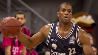 Kapitän Cameron Wells wird die Würzburger Bundesliga-Basketballer verlassen und nach Frankreich wechseln. Ein Spieler seiner Kategorie hätte eh nicht mehr in den Kader gepasst, weil er schlichtweg zu teuer gewesen wäre.
