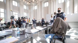 Mit 30 Schüssen soll der geständige Adrian S. im Januar bei einem Familientreffen in Rot am See (Landkreis Schwäbisch Hall) sechs Verwandte – darunter seine Eltern – getötet und zwei weitere schwer verletzt haben.