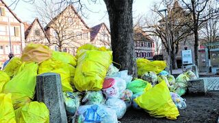 Gelbe Säcke im Stadtbild von Schwäbisch Hall: Das System soll auch künftig beibehalten werden.