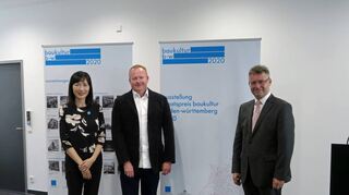 Die Projektleiterin Dr. Wei Jiang zusammen mit dem Professor Dr. Markus Müller, Leiter der Abteilung Infrastruktur und Wohnungsbau des Wohnungsbauministeriums, und Landrat Dr. Achim Brötel.