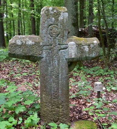 Das Richtschwertkreuz an der Grenze von Großrinderfeld und Impfingen erinnert ebenfalls an die alten Geleitstraßen.
