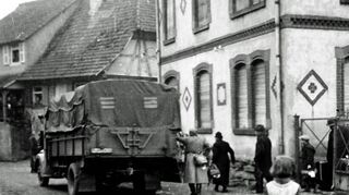 Wie der Familie des damals zehnjährigen Kurt Maier (Junge mit der Kappe) erging es auch den letzten in Eberstadt lebenden Juden. Sie wurden am 22. Oktober von der Gestapo abgeführt und ins Internierungslager Gurs verschleppt.