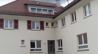 Auf der Rückseite des Schulgebäudes soll das neue Treppenhaus errichtet werden.