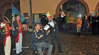 Beim Rathaussturm im vergangenen Jahr „musste“ das Stadtoberhaupt erst gefesselt werden, damit die „Wölfe“ ihre Regentschaft antreten konnten.