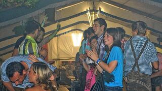 <p>Beim Kreuzwertheimer Quätschichfest herrscht im Festzelt stets gute Stimmung. Auch diesmal ist das garantiert wieder der Fall.</p>