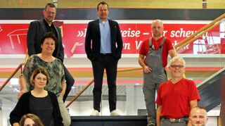 Ehrungen bei Wohnfitz, das Bild zeigt (von links) Jana Gehrig, Jutta Frank, Petra Spreitzenbarth, Rainer Spiesberger, Wolfram Fitz, Christoph Jendrusch, Norbert Richter und Daniel Mackert.