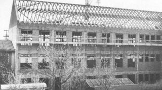 1956 wurde in der Dr.-Philipp-Adam-Ulrich-Straße in Tauberbischofsheim ein Neubau der „Handels- und Höheren Handelsschule mit Gemeinschaftshaus“ erstellt.