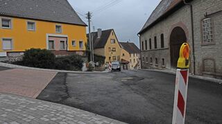 Besser als geplant laufen die Sanierungsarbeiten in der Kleinrinderfelder Straße in Schönfeld. Ende 2021 soll die Maßnahme abgeschlossen sein.