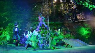 Das „Freilichttheater im Tempele“ nutzt die Felsformation für seine Inszenierungen. Im Bild eine Szene des mit dem Kunst-Staatspreis Baden-Württemberg ausgezeichneten Niederstettener „Sommernachtstraums“.