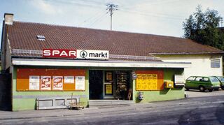 Lebensmittel statt Leinwand: Als „Spar-Markt“ startete das ortsbildprägende Gebäude in der Langen Gasse Niederstetten in die 1970er Jahre.