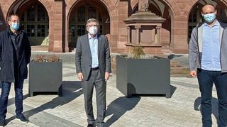 Wettparteien (von links): Michael Krapp, Kai Filsinger (Gymnasium Weikersheim), Dr. Thomas Bach (IOC-Präsident) und Sascha Silberzahn (Sportlehrer/Inititator).