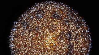 Geheimnisvolle Farben: „Sonne“ von Claus Stolz.